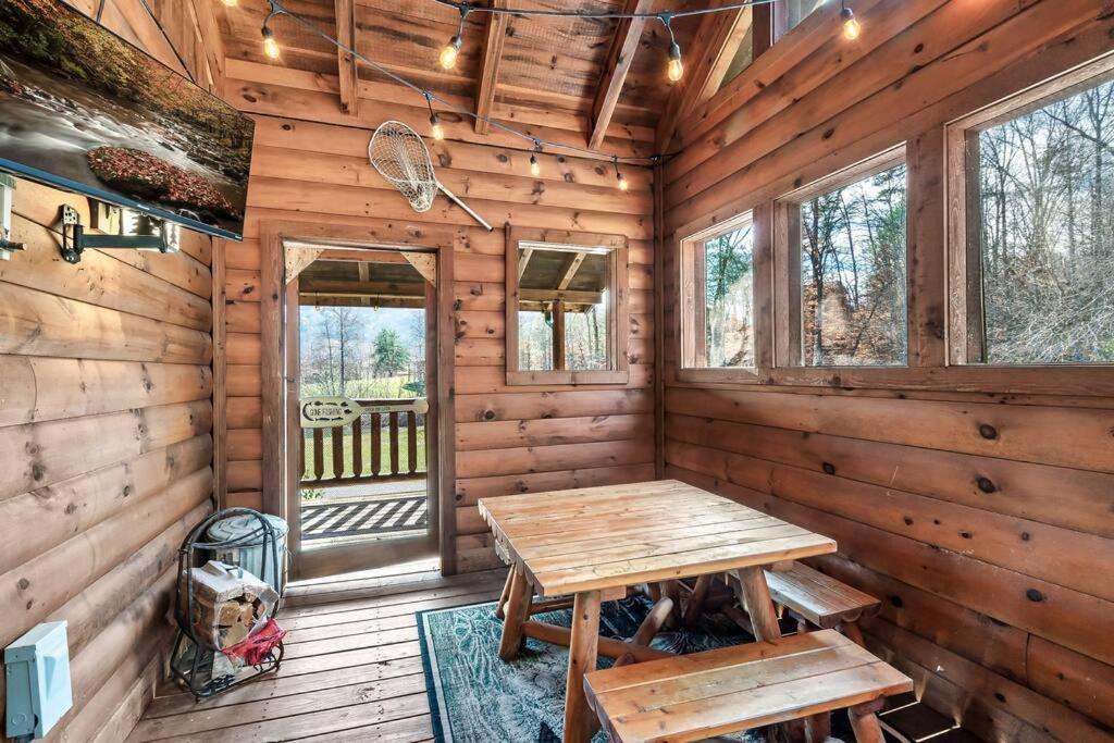 Villa Spectacular Mtns Views With Private Hot Tub With Pool Table And Private Pond Sevierville Exterior foto