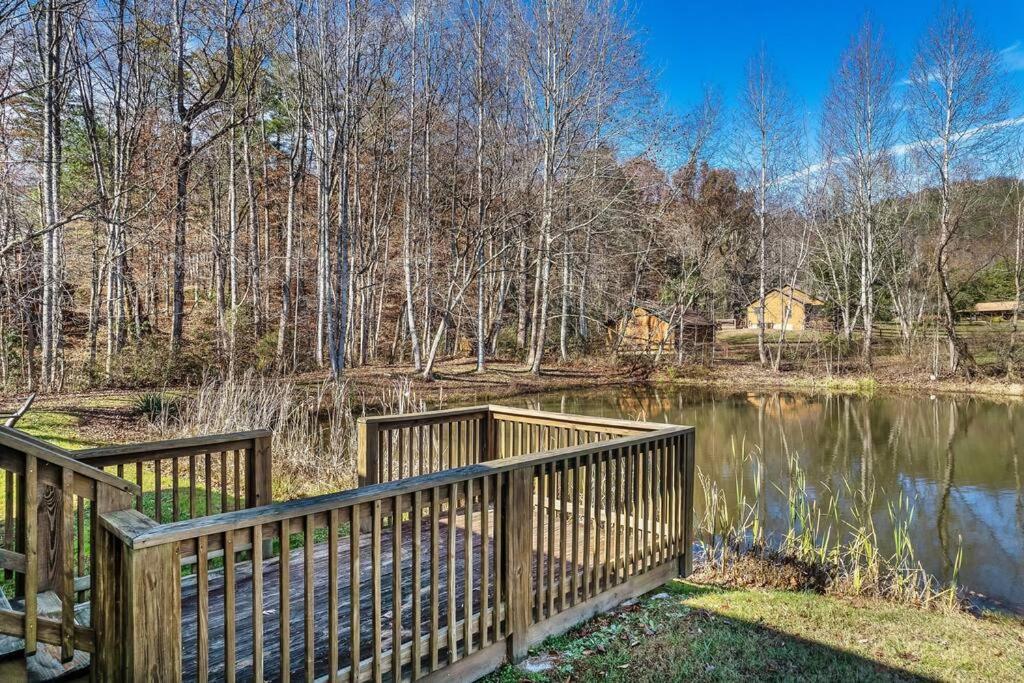 Villa Spectacular Mtns Views With Private Hot Tub With Pool Table And Private Pond Sevierville Exterior foto