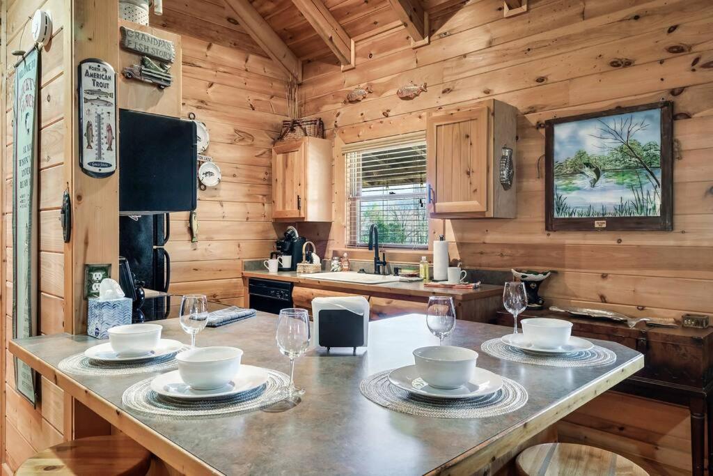 Villa Spectacular Mtns Views With Private Hot Tub With Pool Table And Private Pond Sevierville Exterior foto