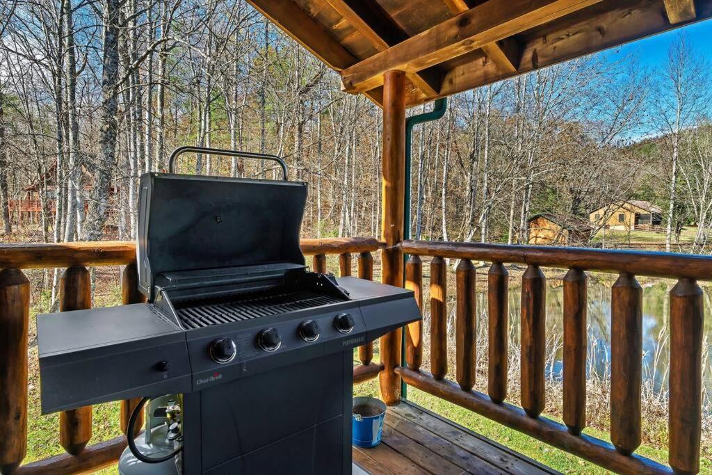 Villa Spectacular Mtns Views With Private Hot Tub With Pool Table And Private Pond Sevierville Exterior foto